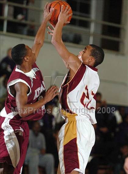 Thumbnail 1 in Natomas vs. Encina (St. Hope Holiday Classic) photogallery.