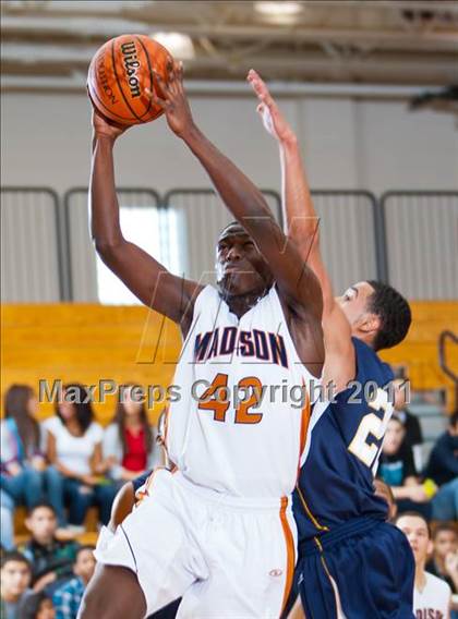 Thumbnail 2 in Madison [James] vs La Marque (McDonald's Texas Invitational) photogallery.