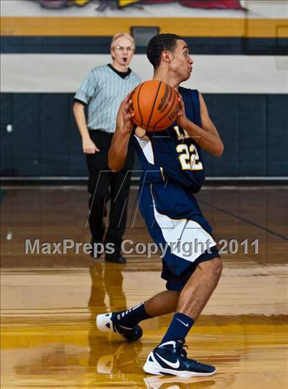 Thumbnail 2 in Madison [James] vs La Marque (McDonald's Texas Invitational) photogallery.