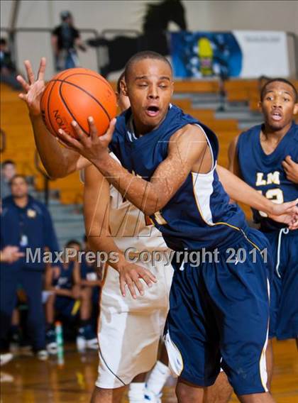 Thumbnail 2 in Madison [James] vs La Marque (McDonald's Texas Invitational) photogallery.