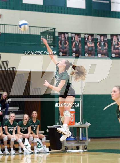 Thumbnail 2 in Lake Orion vs Stoney Creek (MHSAA Regional Semifinal) photogallery.