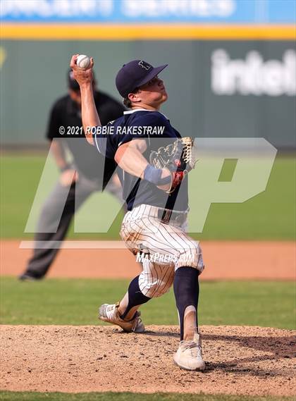 Thumbnail 3 in Keller vs. Rockwall-Heath (UIL 6A Final) photogallery.