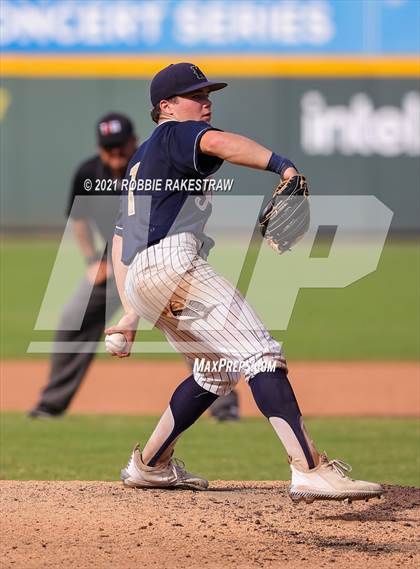 Thumbnail 2 in Keller vs. Rockwall-Heath (UIL 6A Final) photogallery.