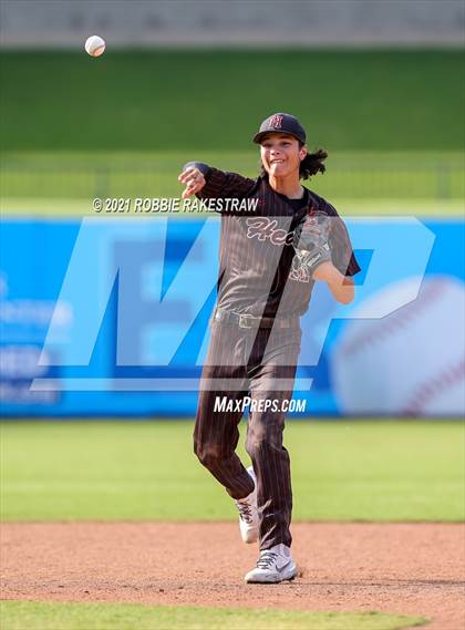 Thumbnail 3 in Keller vs. Rockwall-Heath (UIL 6A Final) photogallery.