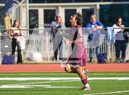 Thumbnail 3 in West Islip vs East Hampton(NYSPHSAA) photogallery.