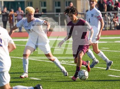 Thumbnail 3 in West Islip vs East Hampton(NYSPHSAA) photogallery.