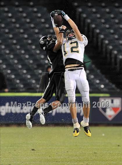 Thumbnail 1 in Edison vs. Servite (CIF SS PAC 5 Final) photogallery.