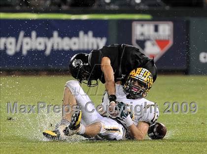 Thumbnail 3 in Edison vs. Servite (CIF SS PAC 5 Final) photogallery.