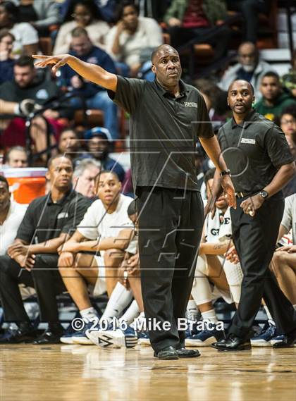 Thumbnail 2 in Weaver vs. Hillhouse (CIAC Class LL Final) photogallery.