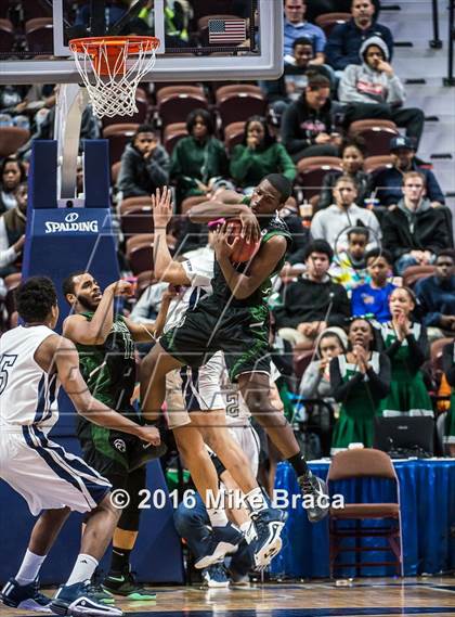 Thumbnail 3 in Weaver vs. Hillhouse (CIAC Class LL Final) photogallery.