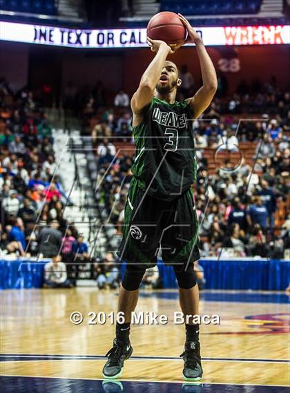 Thumbnail 2 in Weaver vs. Hillhouse (CIAC Class LL Final) photogallery.