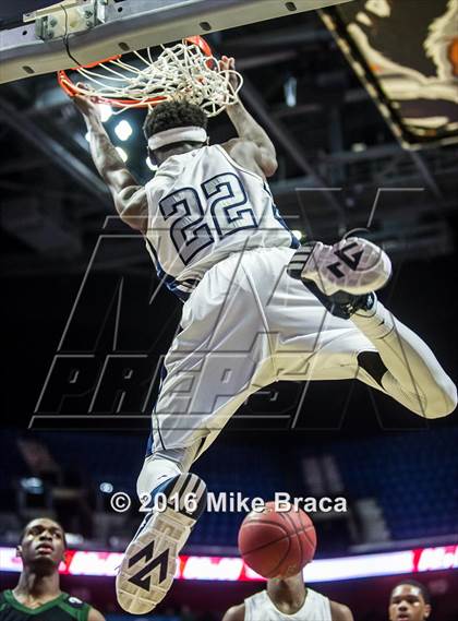 Thumbnail 1 in Weaver vs. Hillhouse (CIAC Class LL Final) photogallery.