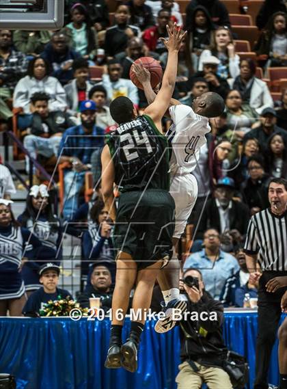 Thumbnail 3 in Weaver vs. Hillhouse (CIAC Class LL Final) photogallery.