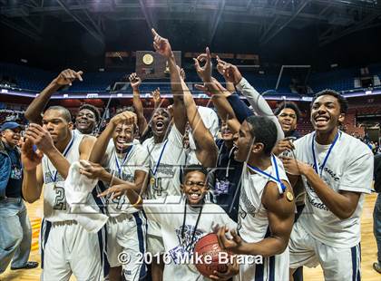 Thumbnail 1 in Weaver vs. Hillhouse (CIAC Class LL Final) photogallery.