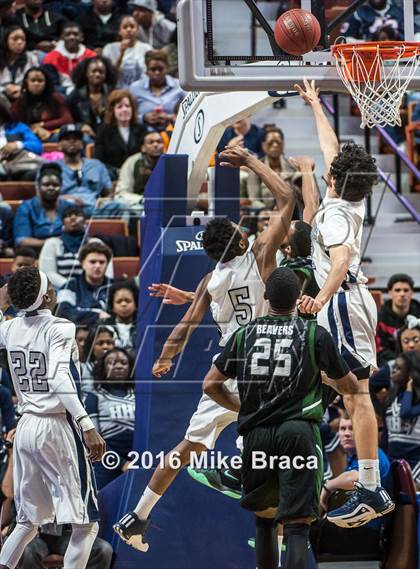 Thumbnail 1 in Weaver vs. Hillhouse (CIAC Class LL Final) photogallery.