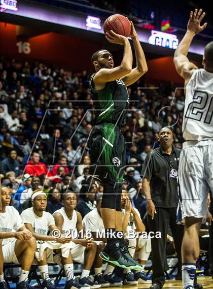 Thumbnail 2 in Weaver vs. Hillhouse (CIAC Class LL Final) photogallery.