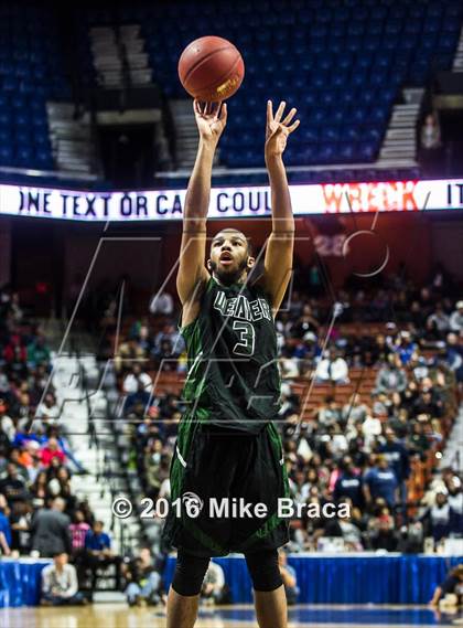Thumbnail 3 in Weaver vs. Hillhouse (CIAC Class LL Final) photogallery.