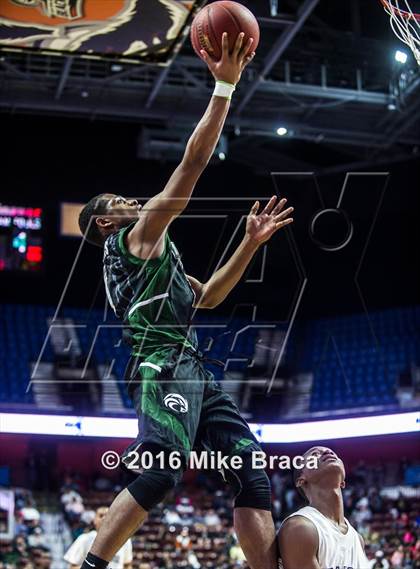 Thumbnail 1 in Weaver vs. Hillhouse (CIAC Class LL Final) photogallery.