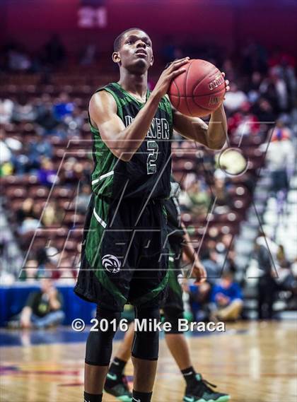 Thumbnail 3 in Weaver vs. Hillhouse (CIAC Class LL Final) photogallery.