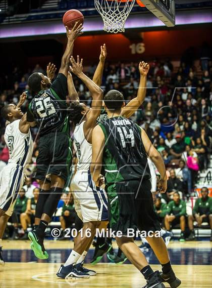 Thumbnail 1 in Weaver vs. Hillhouse (CIAC Class LL Final) photogallery.