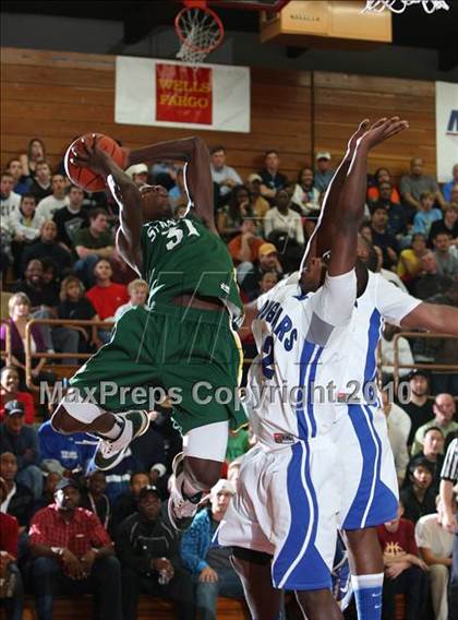 Thumbnail 1 in Newark Memorial vs. St. Patrick (MaxPreps Holiday Classic National Final) photogallery.