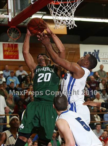 Thumbnail 1 in Newark Memorial vs. St. Patrick (MaxPreps Holiday Classic National Final) photogallery.