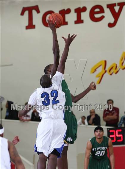 Thumbnail 3 in Newark Memorial vs. St. Patrick (MaxPreps Holiday Classic National Final) photogallery.