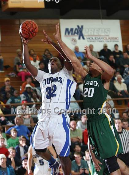 Thumbnail 3 in Newark Memorial vs. St. Patrick (MaxPreps Holiday Classic National Final) photogallery.