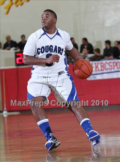Thumbnail 2 in Newark Memorial vs. St. Patrick (MaxPreps Holiday Classic National Final) photogallery.
