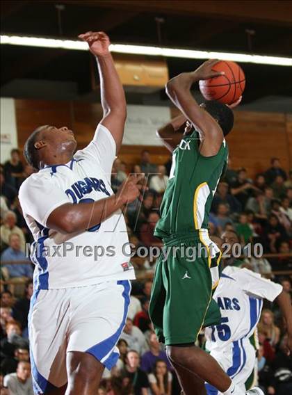 Thumbnail 3 in Newark Memorial vs. St. Patrick (MaxPreps Holiday Classic National Final) photogallery.