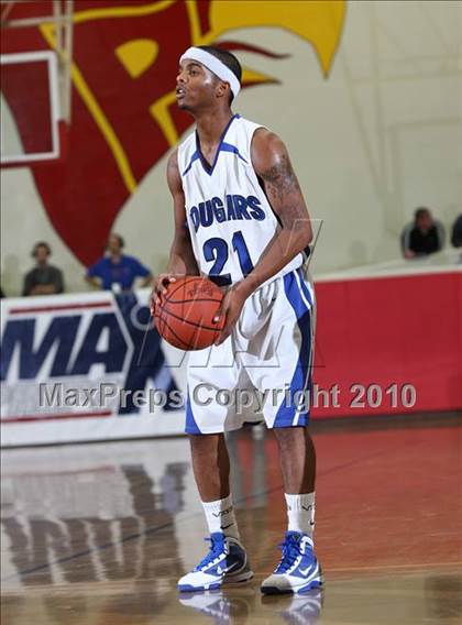 Thumbnail 3 in Newark Memorial vs. St. Patrick (MaxPreps Holiday Classic National Final) photogallery.