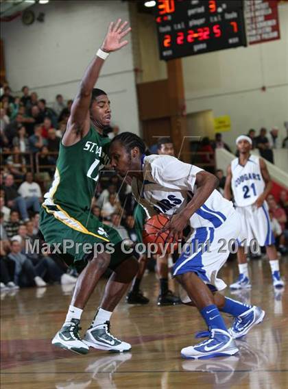 Thumbnail 3 in Newark Memorial vs. St. Patrick (MaxPreps Holiday Classic National Final) photogallery.