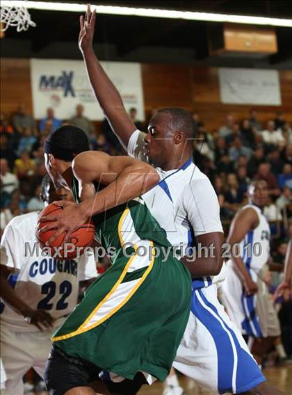 Thumbnail 2 in Newark Memorial vs. St. Patrick (MaxPreps Holiday Classic National Final) photogallery.