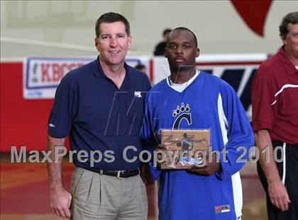 Thumbnail 2 in Newark Memorial vs. St. Patrick (MaxPreps Holiday Classic National Final) photogallery.