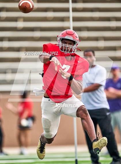 Thumbnail 2 in North Shore (Inter-squad Scrimmage) photogallery.