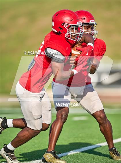 Thumbnail 1 in North Shore (Inter-squad Scrimmage) photogallery.
