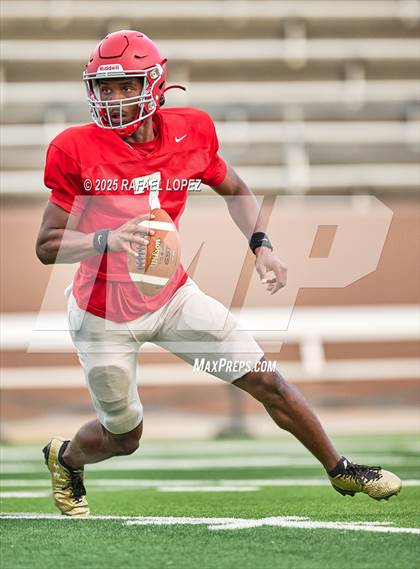Thumbnail 1 in North Shore (Inter-squad Scrimmage) photogallery.
