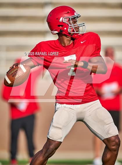 Thumbnail 2 in North Shore (Inter-squad Scrimmage) photogallery.