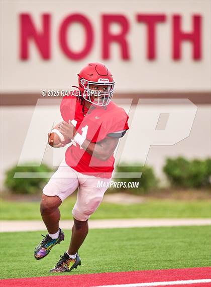 Thumbnail 1 in North Shore (Inter-squad Scrimmage) photogallery.