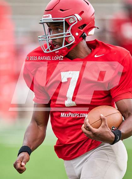 Thumbnail 3 in North Shore (Inter-squad Scrimmage) photogallery.