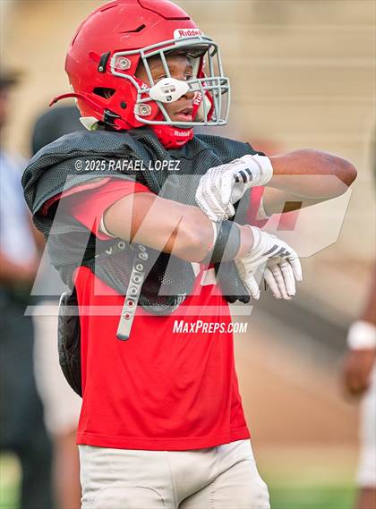 Thumbnail 2 in North Shore (Inter-squad Scrimmage) photogallery.