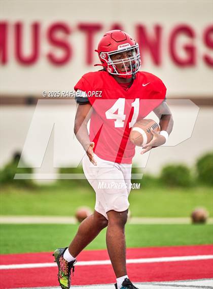 Thumbnail 2 in North Shore (Inter-squad Scrimmage) photogallery.