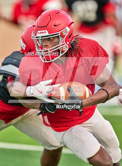 Thumbnail 3 in North Shore (Inter-squad Scrimmage) photogallery.