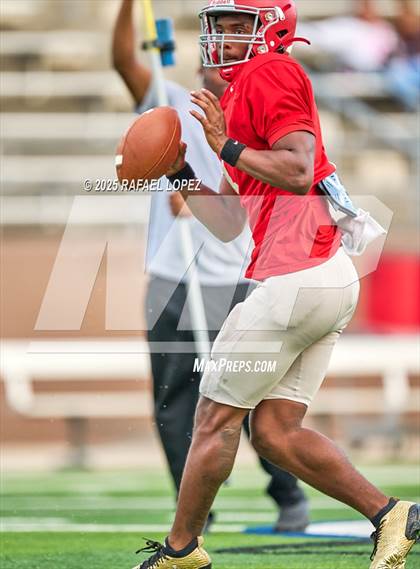 Thumbnail 2 in North Shore (Inter-squad Scrimmage) photogallery.