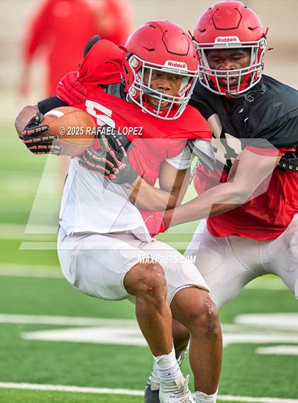Thumbnail 1 in North Shore (Inter-squad Scrimmage) photogallery.