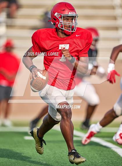Thumbnail 3 in North Shore (Inter-squad Scrimmage) photogallery.