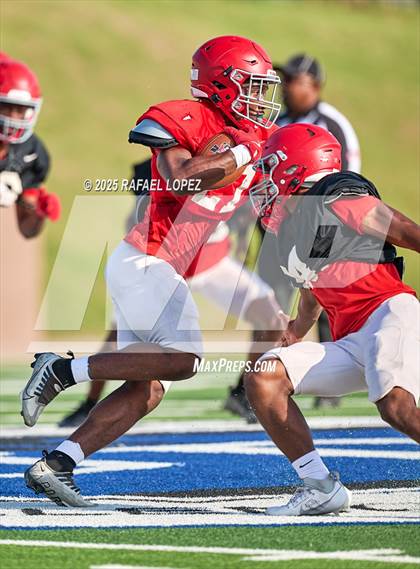 Thumbnail 1 in North Shore (Inter-squad Scrimmage) photogallery.