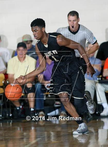 Thumbnail 2 in Paul VI vs. Mater Dei (City of Palms Classic) photogallery.