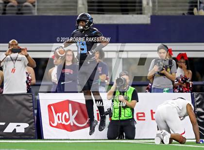 Thumbnail 2 in Shadow Creek vs. Ryan (UIL 5A Division 1 Final) photogallery.