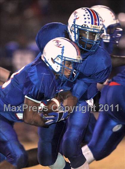 Thumbnail 2 in West Memphis vs. Fayetteville (AAA 7A Quarterfinal) photogallery.